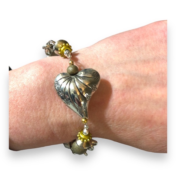 Handmade beaded elasticated bracelet - Picture 5 of 6